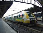Ein farbenfroher Triebzug (82510), der fr die Ardennen-Region wirbt, verlsst den Gare de l'Est. Aufgenommen am 05.05.2011.