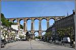 Das Wahrzeichen von Morlaix ist die Eisenbahnbrücke über dem Stadtzentrum. (17.05.2018)