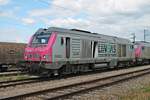 Portrait von AKIEM/LINEAS BB 75010, als diese am Nachmittag des 31.05.2019 zusammen mit AKIEM/LINEAS BB 75012 und einem  Gas -Kesselzug durch den Werksbahnhof vom Butachimie Chemiewerk in Bantzenheim