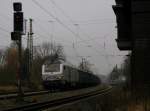 Am alten Stellwerk B1 in Bestensee rauschte am 19.11.2012 eine Diesel-Prima mit einem E-Wagen Zug von VTG vorbei im direkten Blockabstand zur RB 14.