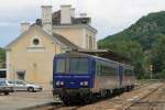 92104/2150 mit TER 870156 Rodez-Brive la Gaillarde auf Bahnhof Saint Denis près Martel am 29-6-2014.