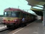 Bahnhof Nimes: Triebwagen Caravelle X 4557 (hier im Bild) steht zusammen mit Steuerwagen X 8571 am 18.08.2004 am Bahnsteig.