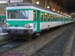 In der wei-grnen Farbgebung der Rgion Picardie stehen zwei Triebzge des  Caravelle  genannten Typs EAD zusammengekuppelt im Bahnhof Paris-Nord.
Hier vorne der Steuerwagen XR8323 des X4603 mit unmodernisierter Front, dahinter der X4719 mit modernisierter Front.

Paris—Nord
24.06.2007
