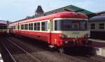 An einem Sonntag im April 1990 stand dieser super gepflegte Triebwagen in Sarreguemines und wartete auf den nchsten Einsatz. Einige dieser Triebwagen wurden nach Rumnien verkauft und sind dort noch im Einsatz. In Frankreich sind sie meines Wissens alle ausgemustert. Nikon F301 - Scan vom Dia. 