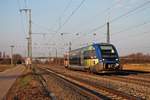 Als IRE (Freiburg (Brsg) Hbf - Mulhouse Ville) fuhr am Nachmittag des 28.02.2019 bei untergehenden Sonne der SNCF TER Alsace X73916 in den Bahnhof von Müllheim (Baden) und wird nach dem Zwischenhalt nach dem Bahnsteig in Richtung Neuenburg (Baden)/Frankreich abbiegen.