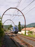 Der SNCF-X73672 fährt hier unter der klassischen MIDI-Bogenmastenfahrleitung als IC15941 von Clermont-Ferrand nach Beziers.

2015-06-01 Millau