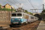 Drei verschiedene Lackierungen der BR BB 7200 der SNCF. Die 507211 mit TER 871628 Toulouse Matabiau-Brive la Gaillarde auf Bahnhof Gourdon am 2-7-2014.