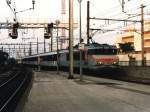 6568 mit eine Intercity zwischen Marseille und Lyon auf Bahnhof Avignon am 7-6-1996. Bild und scan: Date Jan de Vries. 
