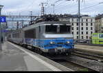 SNCF - Lok 91 87 0022 269-1 mit Personenzug bei der einfahrt im Bahnhof Genf Cornavin am 2024.07.22