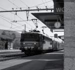 Die von der SBB gemietete SNCF BB 25553 mit ihrem RIO-Regionalzug Komposition wartet am 1.
