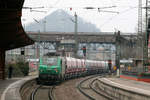 Ohne Halt durchfährt 437004 mit ihrem Ganzzug den Bahnhof Völklingen am 23.