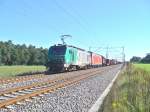 E37 015 und 185 027-0 (kalt) ziehen einen gemischten Gterzug am 15.09.2011 bei Landstuhl in Richtung Homburg (Saar)    