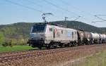 37025 der HSL zog am 28.04.12 einen Kesselwagenzug durch Rothenstein Richtung Naumburg.