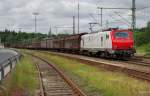 37 531 steht am 30.06.2013 mit einem H-Wagenzug in Steinbach am Wald auf Gleis 2. Zuvor wurden die Wagen von 312 113 aus dem Werksanschluss zusammengestellt. 