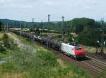 E37 519 von Akiem zieht am 15.August 2013 einen Kesselzug bei Seebergen Richtung Erfurt.