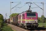 Akiem/HSL 37027 am 4.5.13 mit dem SaarRail Drathrollenzug nach Neunkirchen Hbf in Menden.