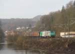 437012 von Akiem zieht am 20. März 2014 einen H-Wagenzug durch Kronach in Richtung Steinbach am Wald.