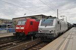 Während 146 019 mit dem RE14 (RE17739) von Magdeburg Hauptbahnhof nach Dessau Hauptbahnhof auf Abfahrt wartet, durchfährt 37035 mit einem Kesselwagenzug am 1.8.2016 den Magdeburger