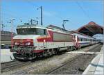 Ein weiterer SNCF Klassiker: Die  Nez cassé  hier in der Form der Wechselstrom BB 15000: Die BB 15001 wartet in Strasbourg mit dem EC 91 (Vauban) von Bruxelles Midi nach Brig auf die Weiterfahrt.