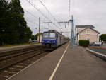 Der SNCF Elektrotriebzug Z7360 ist unterwegs als TER61411 von Orléans (13:02) nach Châteauroux (14:50). 
Beim Halt in Salbris (13:41-13:42) ist ein Umstieg auf die Meterspurstrecke der Chemin de fer du Blanc-Argent möglich, die zwischen Salbris über den Betriebsmittelpunkt Romorantin und Gièvres (auch hier Übergang zum Normalspurnetz) nach Valençay fährt.

2014-09-17 Salbris