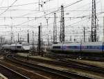 Zwei TGV begegnen sich im Bahnhofsgelnde von Brssel Midi am 09.03.08.  