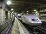 SNCF TGV317 (Typ TGV Atlantique) fährt frühmorgens als Zug TGV8403 (ab Paris Montparnasse 06:41)nach St.Pierre des Corps - Bordeaux.

2014-07-19 Paris-Montparnasse 