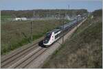 Auf der TGV Strecke Paris - Lyon (bzw. LGV 752000) bei Kilometer 257.7 ist der TGV Rame 285 und ein weiterer TGV Duplex auf der Fahrt in Richtung Süden. Es dürfte sich um den SNCF INOIU TGV 6175 von Paris Gare de Lyon nach Nice Ville handeln. 
Auf diesem Streckenabschnitt bei Saint Émiland ist die Geschwindigkeit auf 270 km/h beschränkt, erst bei Km 254,6 im Norden, bzw. ab Km 336,3 im Süden sind 300 km/h zugelassen. 

6. April 2024