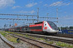 TGV Lyria 4720 durchfährt am 06.06.2024 den Bahnhof Muttenz.