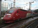 Thalys 9460 nach Paris Gare du Nord bei der Ausfahrt Kln Hbf. Aufgenommen am 16.06.07