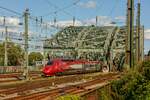 Eurostar 4345 nach Paris bei der Überquerung der Hohenzollernbrücke in Köln, August 2024.