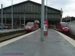 Die zwei Thalys-Varianten in der Haupthalle des Pariser Nordbahnhofs:  TGV-PBA 4540 und TGV-PBKA 4303.