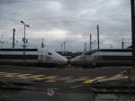 Zwei TGV Generationen aneinandergekoppelt. (Bahnhof Strasbourg, Frhling 2008)