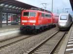 111 169 steht mit dem RE 7 Trier - Mannheim am 31.05.2011 in Kaiserslautern Hbf. Neben steht der TGV nach Paris Est
