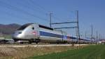 Der ltere TGV 4408 wirkt fast unmodern gegenber seinem Duplex-Bruder.