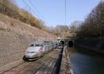 SNCF-TGV511 vom Typ TGV-Rseau ist hier am Rhein-Marne-Kanal unterwegs als Zug TGV5454 (Strasbourg16:01-Bordeaux22:37).