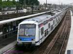 In Noisy-le-Sec ist der Doppelstock-Elektrotriebzug Z22537 der SNCF unterwegs.
Er gehrt zur vierten Generation der im RER (S-Bahnverkehr im Groraum Paris) eingesetzten Doppelstocktriebzge.
26.06.2007
