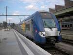 Triebwagen 306 der SNCF bei der Abfahrt nach Thionville im Bahnhof Luxemburg.