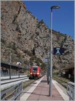 Der SNCF Z 27501 in der regionalen  lion -Farbgebung erreicht sein Ziel Villefranche-Vernet-Les Bains in den Pyrenäen. Hier wendet der Zug für die Rückfahrt nach Perpignan. 
Wer gerne weiter fahren möchte, kann dies mit dem hier startenden  Train Jaune  tun, welcher leider bei unserem Besuch infolge Bauarbeiten nur im SEV angeboten wurde. 

19. April 2024