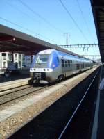 Hier steht SNCF Triebzug 27753 am 28.5. im Bahnhof Genf