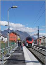 Der SNCF Regiolis 31 525 M erreicht als Léman Express von Saint Gervais-les-Bains-le-Fayet kommend den Bahnhof St-Pierre en Faucigny.