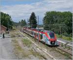 Der SNCF Coradia Polyvalent régional tricourant Z 31519 M erreicht als Léman Express S L1 23316 von Coppet kommend sein Ziel Evian-les-Bains.