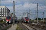 Parallel-Einfahrt der SNCF Coradia Polyvalent régional tricourant Z 31533 von Bellegarde und Z 31501 (und Z31539) als SL1 von Coppet nach Evian in Annemasse. 

28. Juni 2021