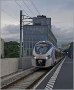 Der SNCF Coradia Polyvalent régional tricourant Z 31547 beim Halt in Lancy Pont Rouge. Der Zug ist als SL1 auf dem Weg nach Evian les Bains.

16. August 2021