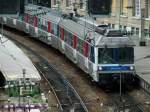 Der SNCF-Triebwagen Z6547 bei der Ausfahrt aus dem Bahnhof Paris- St.Lazare.