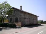 Der Gterschuppen des Bahnhofes Volgelsheim am 23.05.2009.