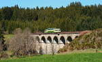 Zwischen Saint Alyre d'Arlanc und La Chaise-Dieu überquert X 4208 der Agrivap am 07.04.2017 den Viaduc de la Senouire