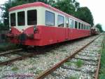 Der Einheitsbeiwagen XR7559 stammt von der SNCF. Zu ihren in den 1950ern gebauten Triebwagen lie die SNCF auch vierachsige Beiwagen gleicher Art bauen. Sie sind den Triebwagen der Reihe X3800 (Typ U-300  Picasso ) sehr hnlich. Sie wurden mit diesen, aber auch mit anderen Triebwagen eingesetzt.
Dieser ist heute zusammen mit einem zweiten Beiwagen dieses Typs bei der TTEPAC, welche auf der Strecke  Les-Loges Vaucottes-sur-Mer nach Etretat aktiv ist.
30.06.2007
Les-Loges Vaucottes-sur-Mer