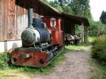 Neben der Gattersge steht eine hier ehemals eingesetzte Dampflok des Typs Bn2t, die von O&K-Nordhausen 1911 unter der Nummer 4720 gebaut wurde, mit zwei Holztransportloren.
2012-08-12 Grand Soldat (Soldatenthal)
