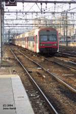 Paris, Gare Montparnasse - Nahverkehrszug bei der Ausfahrt - hier mit Wagen, wie sie auch bei der Pariser S-Bahn (RER) benutzt werden.