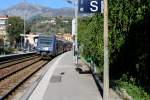 SNCF-Regionalverkehr Côte d'Azur (TER): Elektrischer Triebzug Serie Z 23500 (Steuerwagen 231545) Bahnhof Menton am 9.